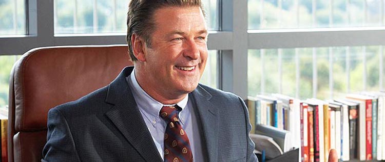 Alec Baldwin doa um milhão de dólares a orquestra