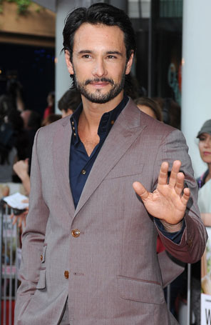 Rodrigo Santoro concorre como melhor ator em premiação latina