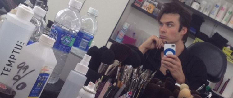 Depois de férias, Ian Somerhalder volta a gravar <i>Vampire Diaries</i>
