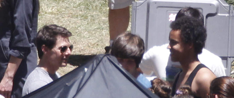 Filho de Tom Cruise o visita em <i>set</i> de filmagem