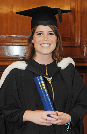 Princesa Eugenie se forma na Universidade