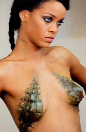 Rihanna convida Chris Brown para sair