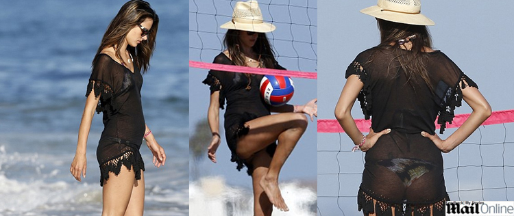 Alessandra Ambrósio faz embaixadinha na praia com saída de praia transparente