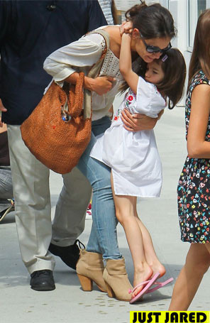 Katie Holmes leva Suri Cruise a museu infantil