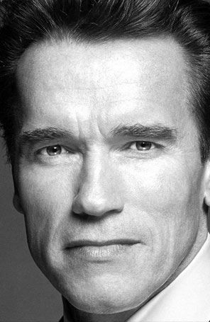 Arnold Schwarzenegger é visto com mulher de 25 anos