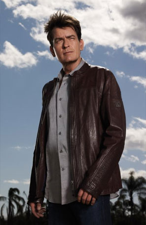 - <i>Eu poderia ser útil</i>, diz Charlie Sheen sobre <i>American Idol</i>