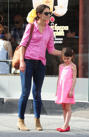 Katie Holmes quer reestruturar guarda-roupa de Suri Cruise