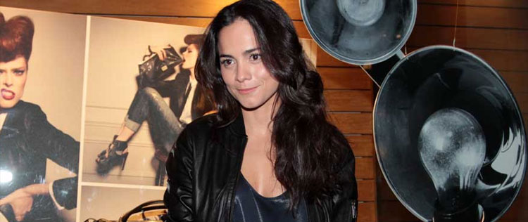 - <i>Acho ela uma grande atriz</i>, diz Alice Braga sobre Kristen Stewart