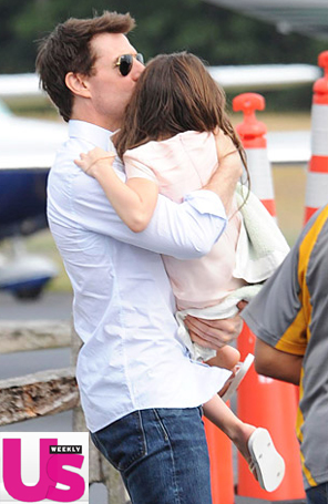 Tom Cruise viaja com Suri para região litorânea