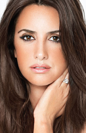 Penélope Cruz posa para marca de cosméticos brasileira