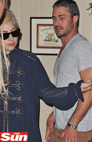 Lady Gaga leva o namorado para conhecer os pais
