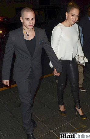 Jennifer Lopez comemora seus 43 anos ao lado de Casper Smart
