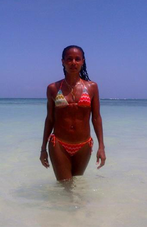 Mulher de Will Smith posta foto de biquíni no <i>Twitter</i>