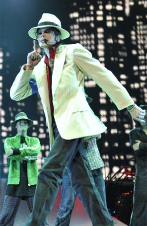 Médico de Michael Jackson tenta provar mais uma vez que é inocente