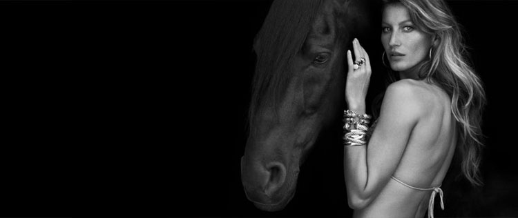 Gisele Bündchen posa com um cavalo para campanha