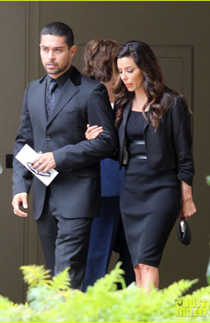 Eva Longoria vai ao velório de atriz de <i>Desperate Housewives</i>