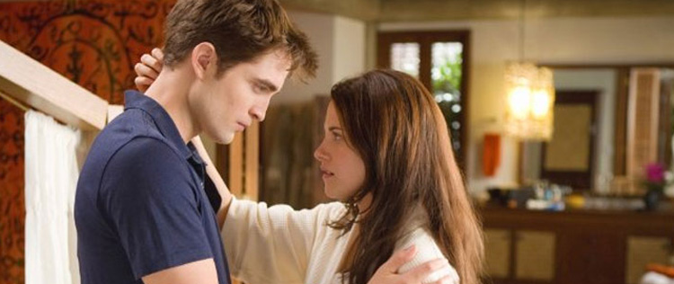 Kristen Stewart tem medo que Robert Pattinson seja alvo de piadas durante entrevista