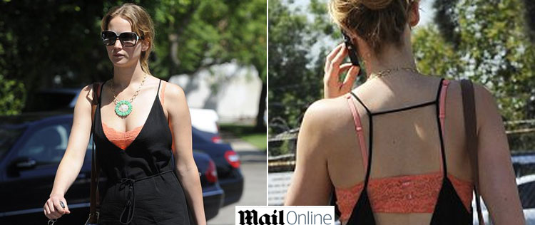 Jennifer Lawrence deixa <i>lingerie</i> à mostra