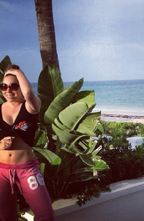 Mariah Carey mostra a barriga sarada no <i>Twitter</i>