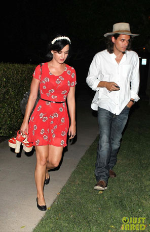 Katy Perry e John Mayer saem juntos de festa