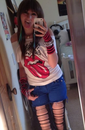 Filha de Michael Jackson usa mechas verdes no cabelo