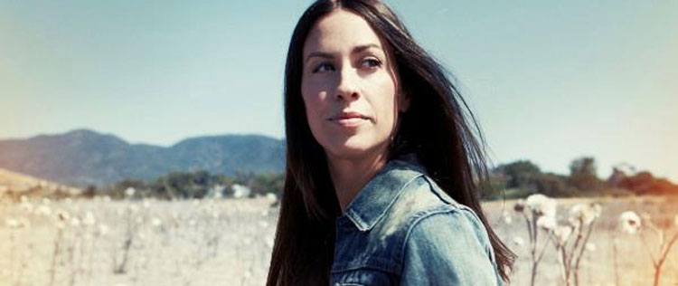 Alanis Morissette está em fase final de negociação com <i>American Idol</i>, diz <i>site</i>