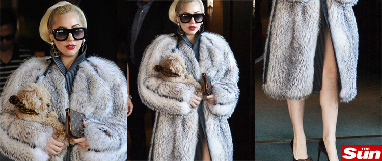 Lady Gaga passeia com casaco de pele no verão