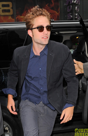 Robert Pattinson fala de seu cereal favorito ao ser questionado sobre Kristen Stewart e diz que está bem