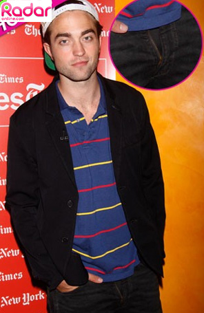 Robert Pattinson esquece o zíper aberto em <i>première</i>