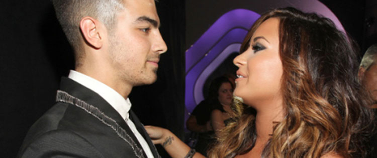 Joe Jonas não sente competição com Demi Lovato