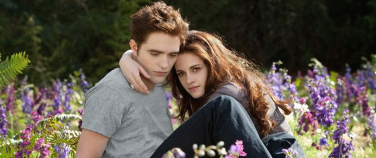 Sienna Miller implora para que Robert Pattinson não volte com Kristen Stewart