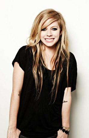 Avril Lavigne vai se casar com o vocalista do <i>Nickelback</i>