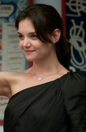 Katie Holmes desfilará coleção em local de destaque