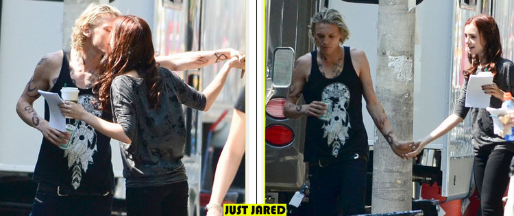 Lily Collins é vista beijando Jamie Campbell Bower