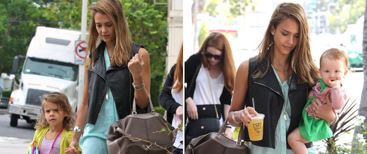 Jessica Alba exibe o novo visual em passeio com as filhas