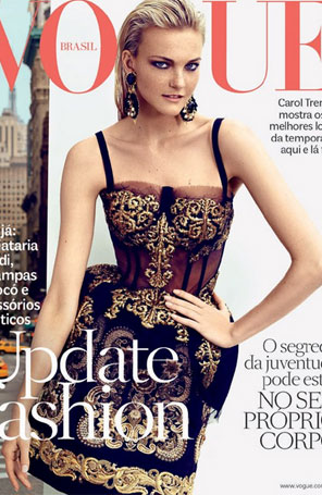 Carol Trentini é clicada pelo marido para a <i>Vogue</i>