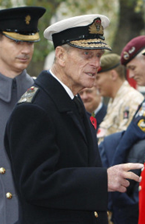 Príncipe Charles não quer que Harry faça um pedido de desculpas público por fotos pelado