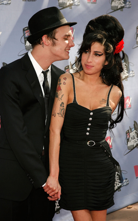 Ex-marido de Amy Winehouse vai visitar túmulo da cantora
