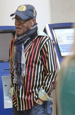 Billy Paul embarca em aeroporto carioca