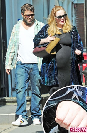 Adele exibe a barriga de grávida