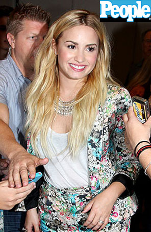 Demi Lovato volta a ser loira e não quer mais mudar o <i>look</i>