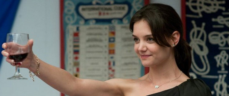 Katie Holmes dá detalhes da sua apresentação na <i>fashion week</i>