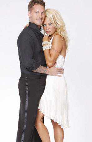 Pamela Anderson pode trazer professor de <i>Dancing with the Stars</i> ao Brasil