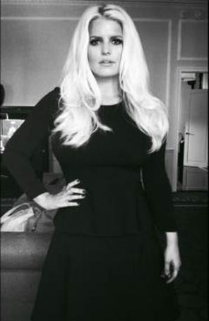 Jessica Simpson revela que já perdeu 18 quilos após gestação