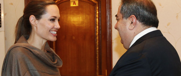 Angelina Jolie visita Iraque como embaixadora da <i>Unicef</I>