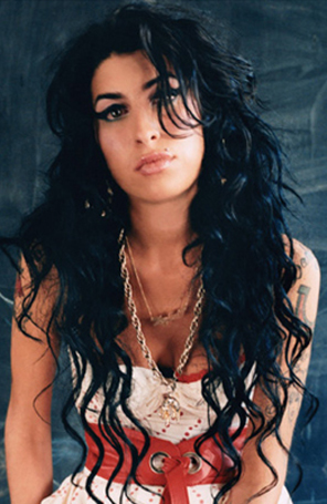 Cinzas de Amy Winehouse são enterradas em Londres