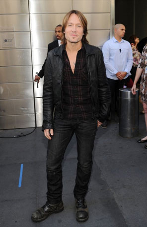 -<i> É uma honra fazer parte da família American Idol</i>, diz Keith Urban