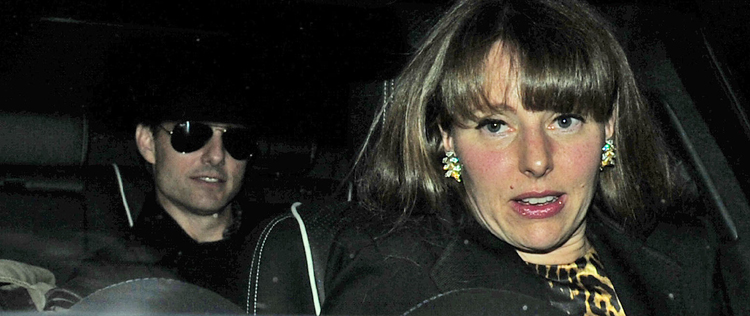 Tom Cruise é visto com uma mulher misteriosa após o divórcio
