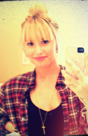 Demi Lovato muda o visual novamente. Confira o resultado!