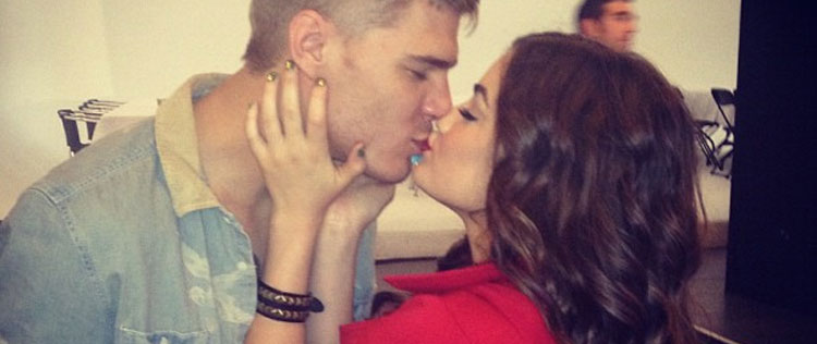 Ex de Lucy Hale se desculpa por comentários após o rompimento
